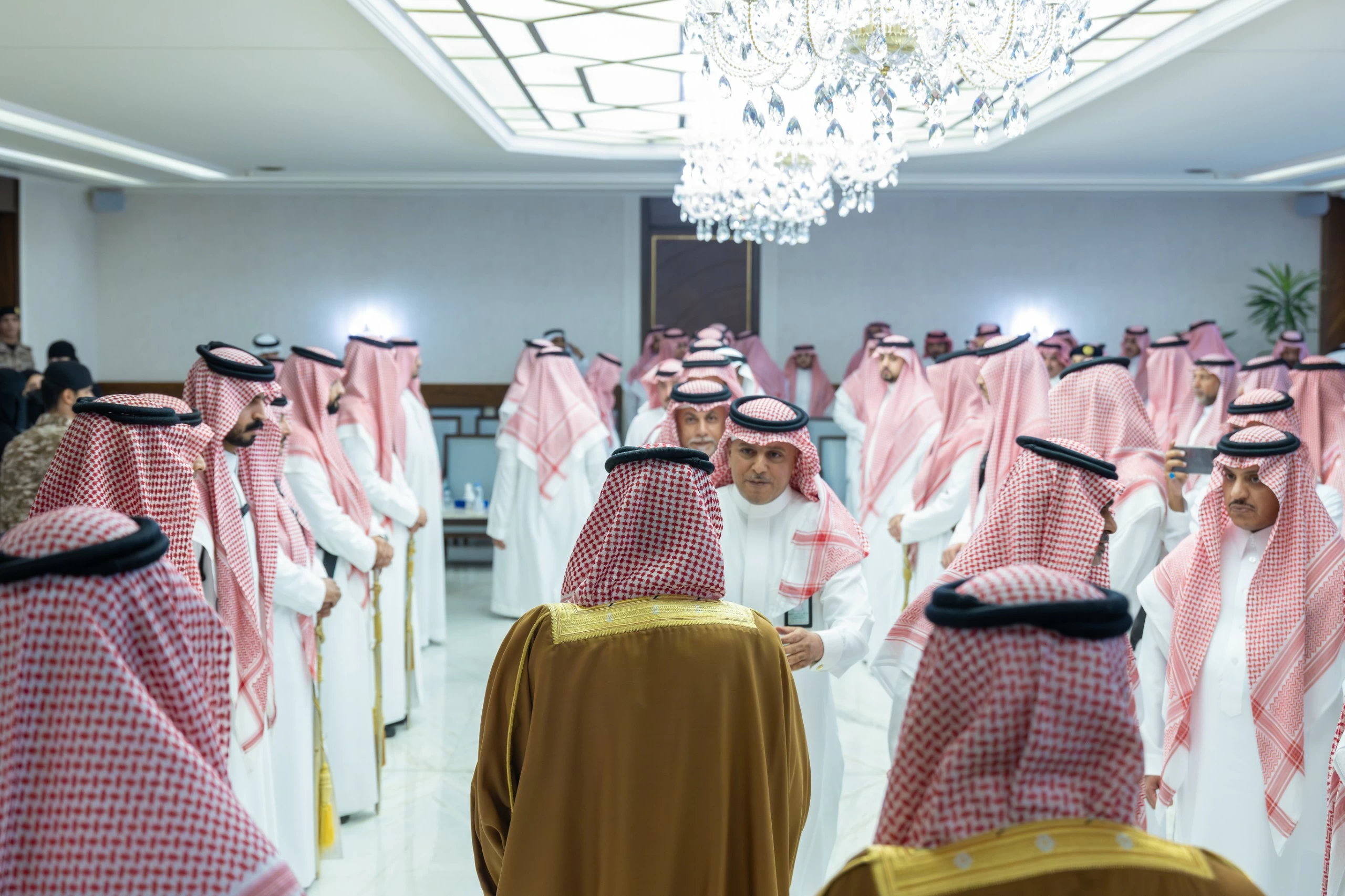 أمير الشرقية يستقبل مدير فرع «الصحة» بالمنطقة ومنسوبي الإمارة المهنئين بعيد الفطر