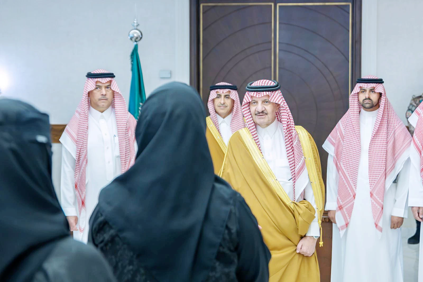 أمراء المناطق ونوابهم يستقبلون المهنئين بعيد الفطر ويؤكدون مواصلة تطوير الخدمات