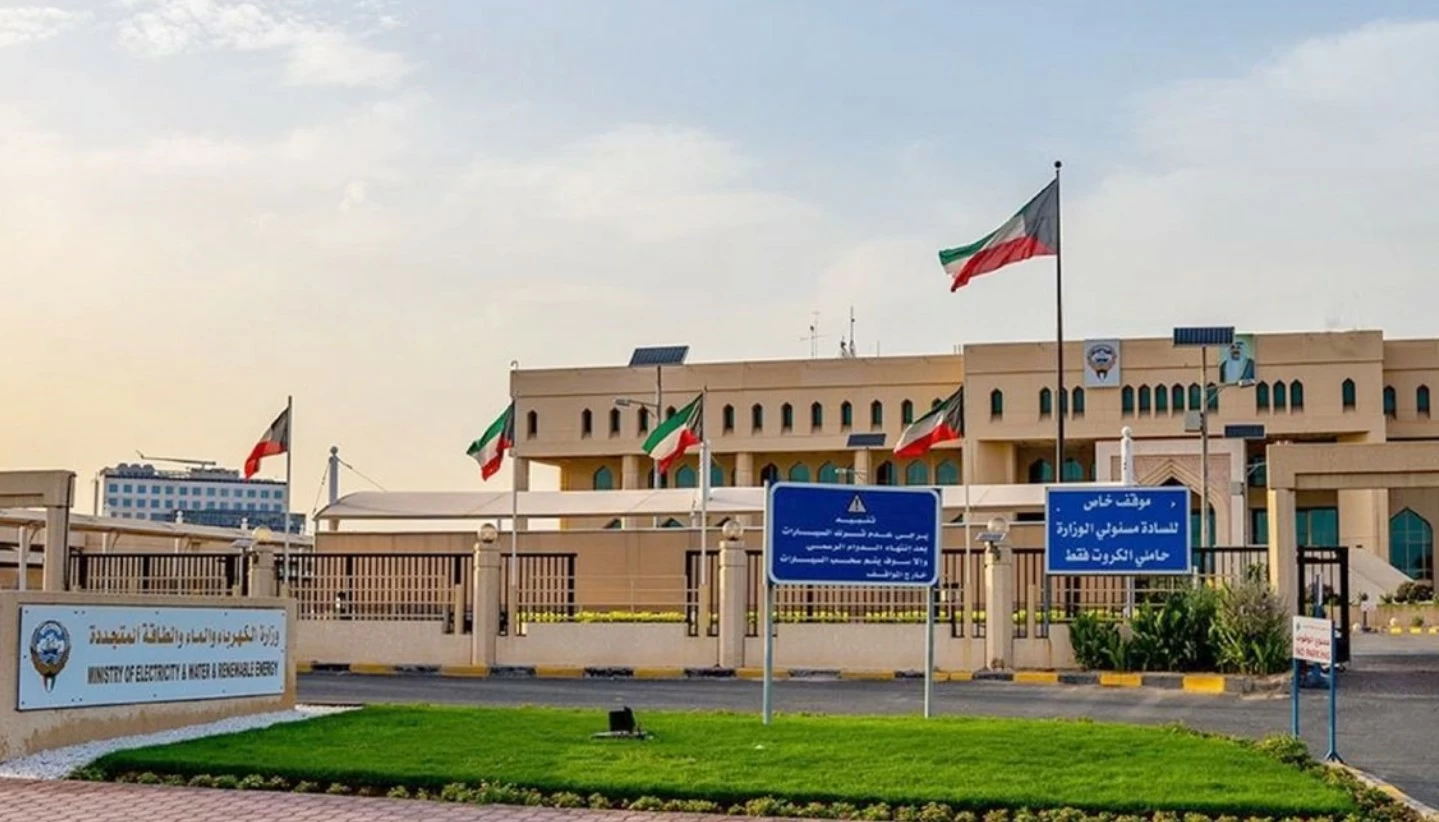 الكويت: تعرّض مبنى خدمي في محطة كهربائية لهجوم إيراني ومقتل عامل هندي