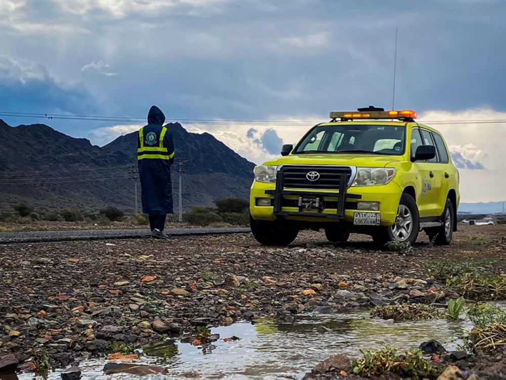 عاجل | الدفاع المدني يحذّر من السيول والأودية مع استمرار الأمطار الرعدية حتى الخميس. للاطلاع على 