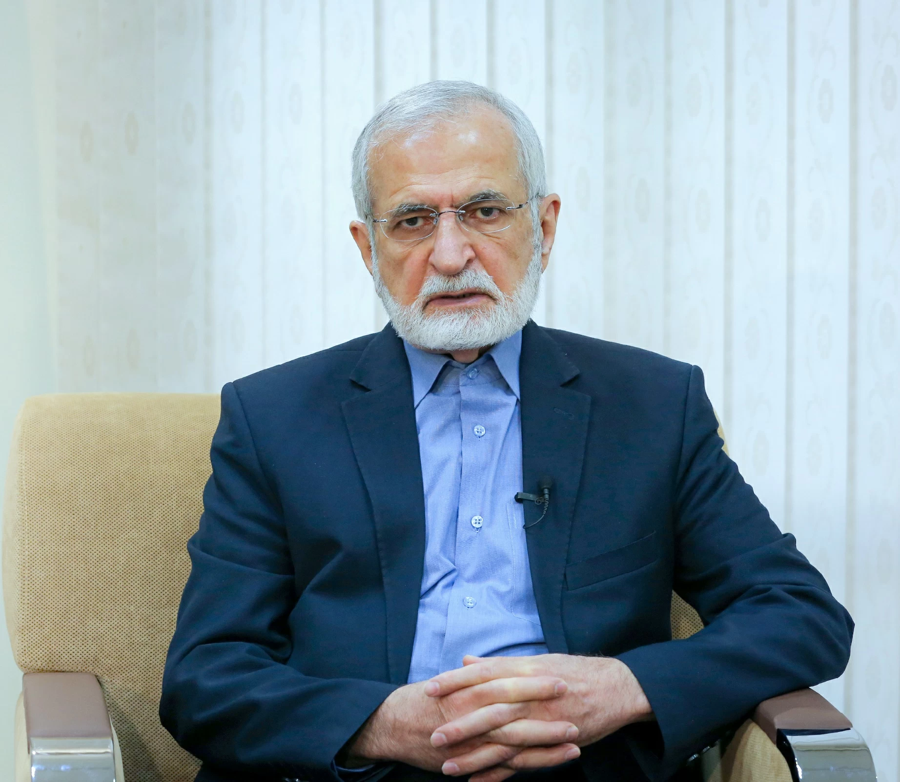 من هو خرازي الذي أُصيب وقُتلت زوجته بقصف منزله؟ 