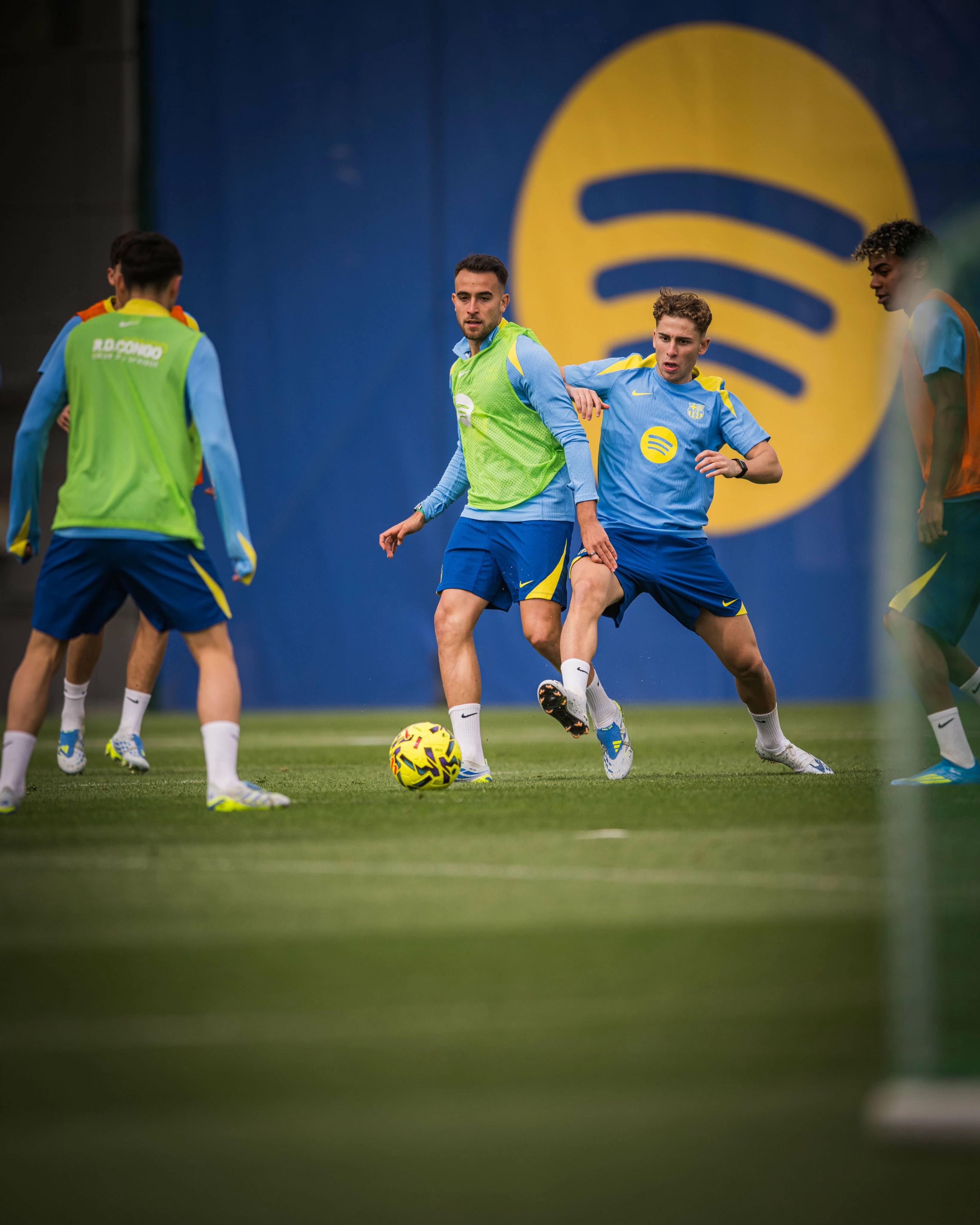 في قمة الدوري الإسباني.. أتلتيكو مدريد يهدد صدارة برشلونة