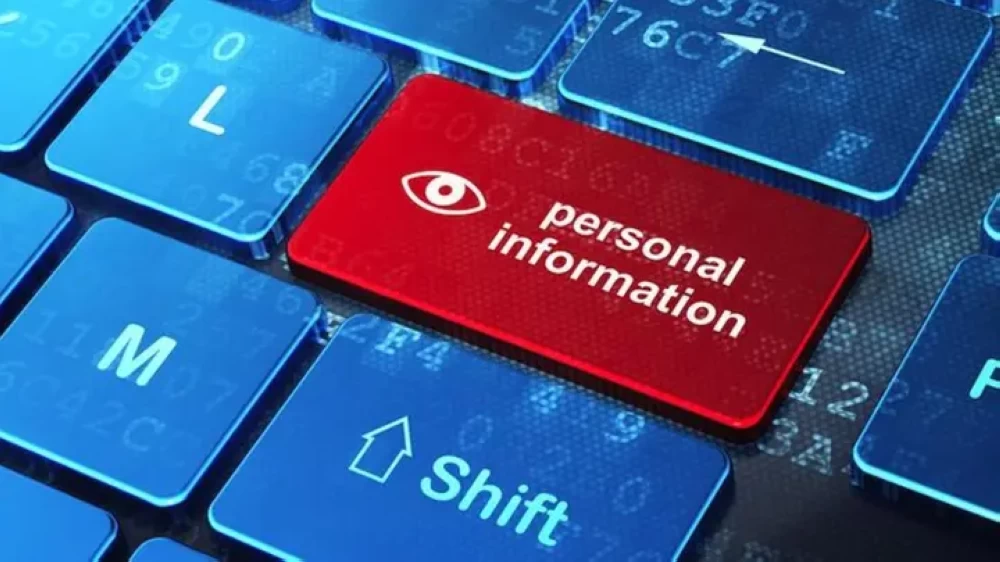 شرط البطاقة الشخصية.. هل ينهي عبث الحسابات المتخفية، ويقلص منشورات الكراهية والتضليل والابتزاز الرقمي؟. للاطلاع على 