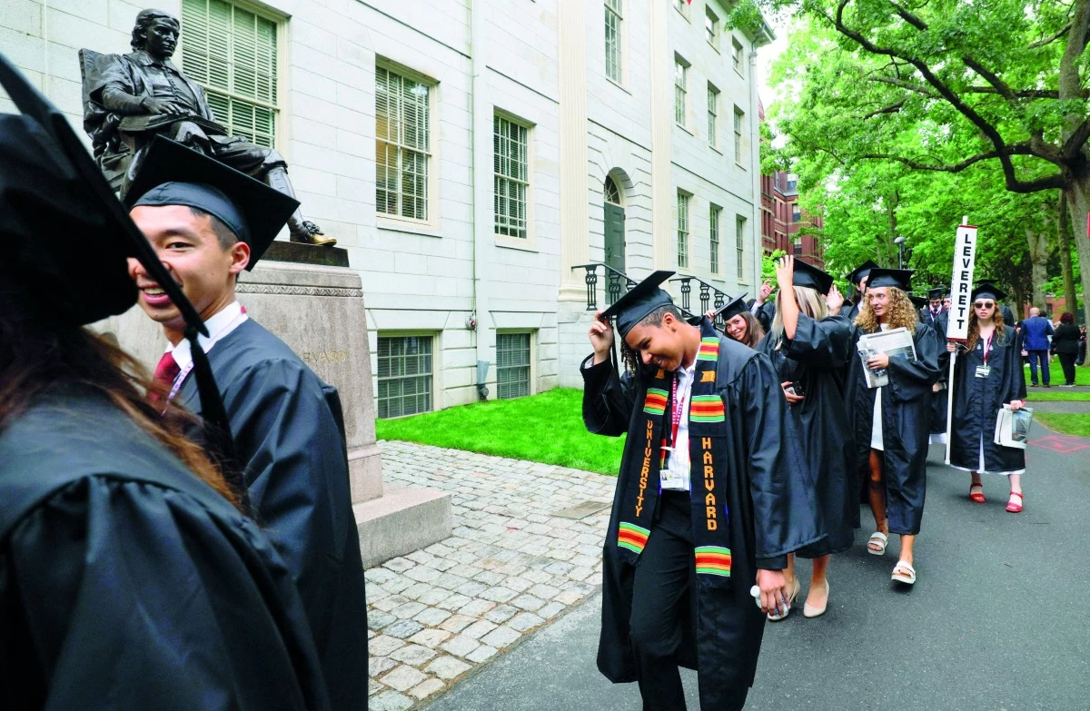 قاضٍ فيدرالي يوقف إلزام الجامعات الأمريكية بكشف بيانات العِرق