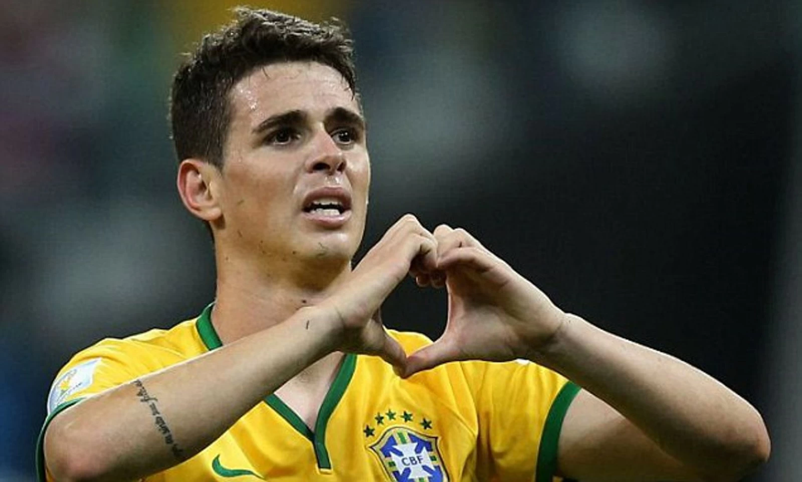 «توقف قلبي دقيقتين».. البرازيلي أوسكار يعلن اعتزاله كرة القدم نهائياً