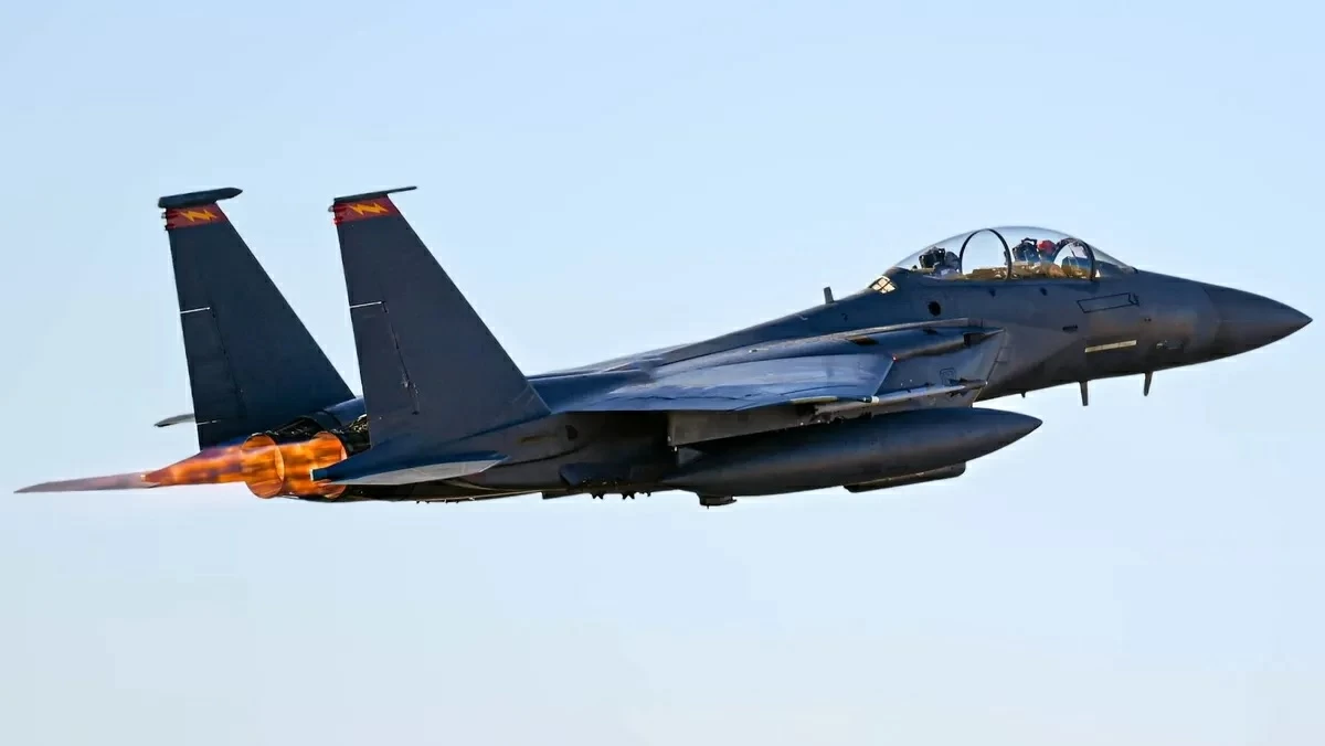 عاجل | هدَّد بضرب الجسور ومحطات الكهرباء.. ترمب متوعداً إيران: افتحوا المضيق وإلا ستعيشون في الجحيم. للاطلاع على 