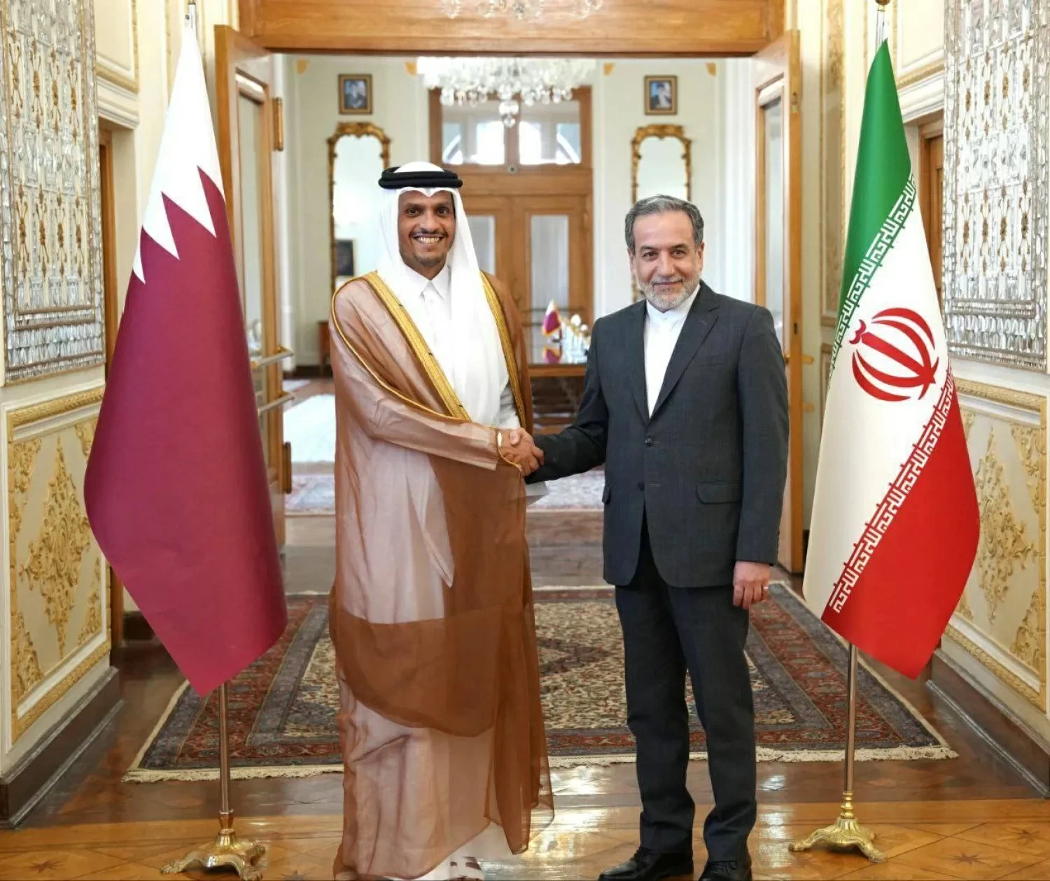 وزير الخارجية القطري لنظيره الإيراني: الحل الدبلوماسي الخيار الوحيد. للاطلاع على 