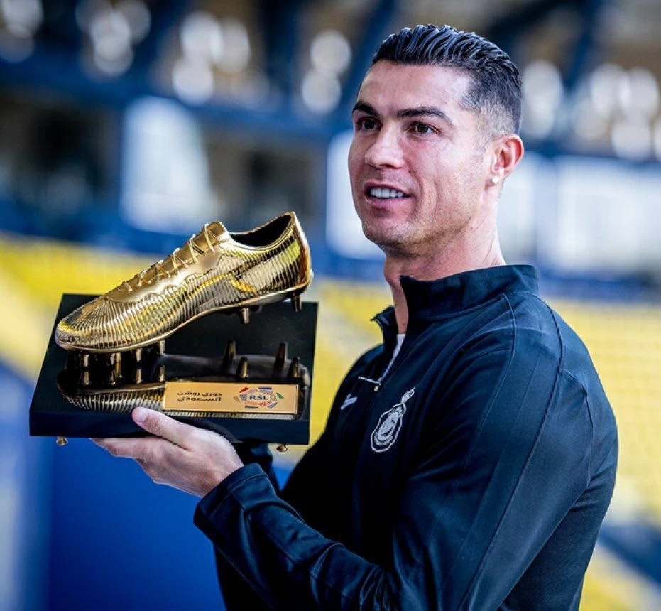 عاجل | كينيونيس وتوني يهددان رونالدو. للاطلاع على 