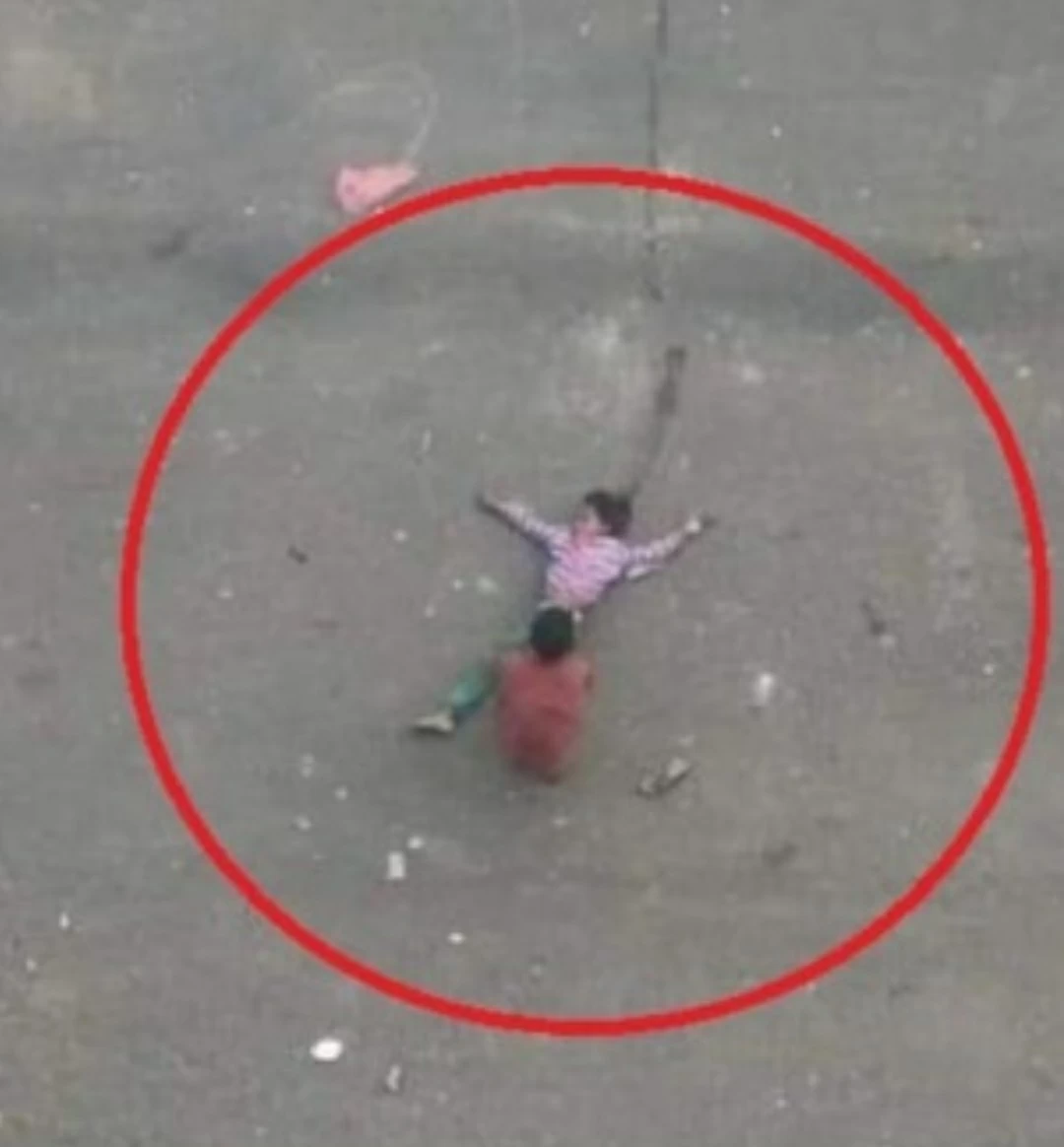 من ضحايا القنص الحوثي. 