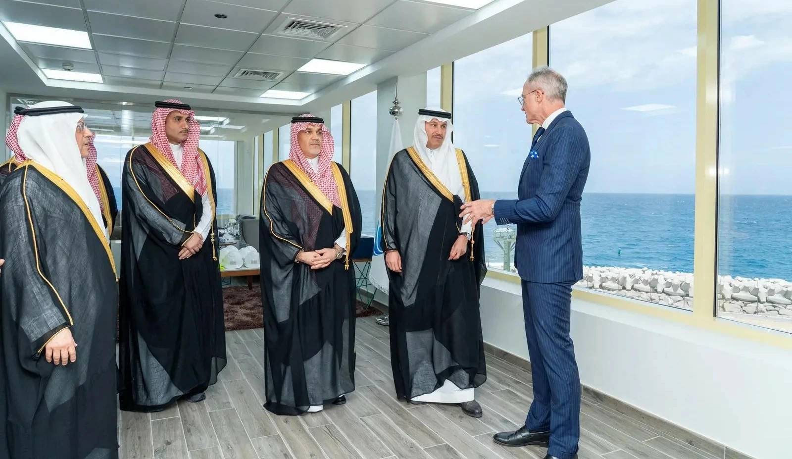 وزيرا «النقل» و«الاستثمار» يتفقدان سير العمليات التشغيلية ومرونة سلاسل الإمداد في ميناء الملك عبدالله