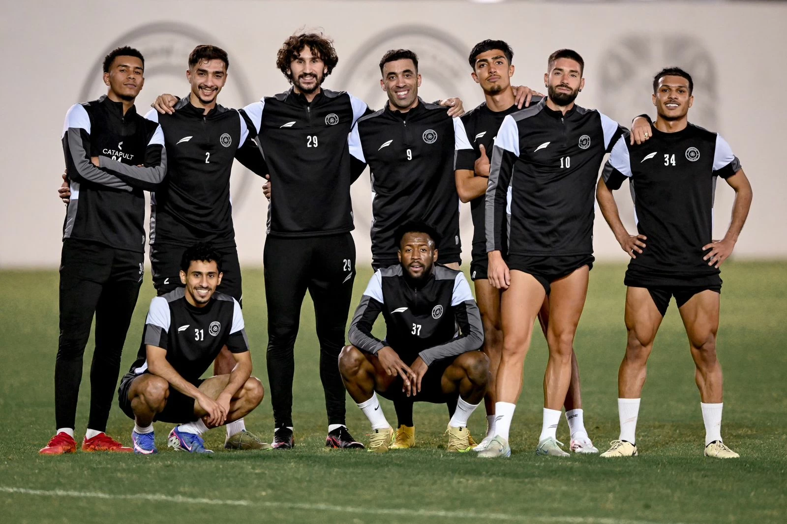 لاعبي فريق الشباب