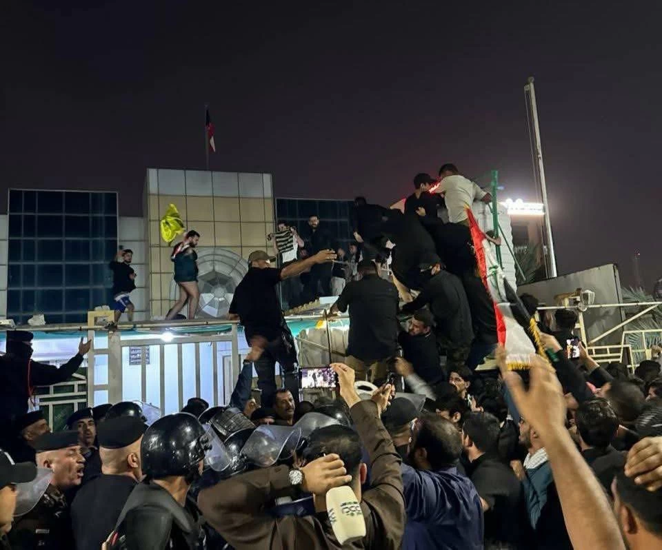 الجامعة العربية تدين الاعتداء على القنصلية الكويتية في البصرة وتطالب بمحاسبة المتورطين