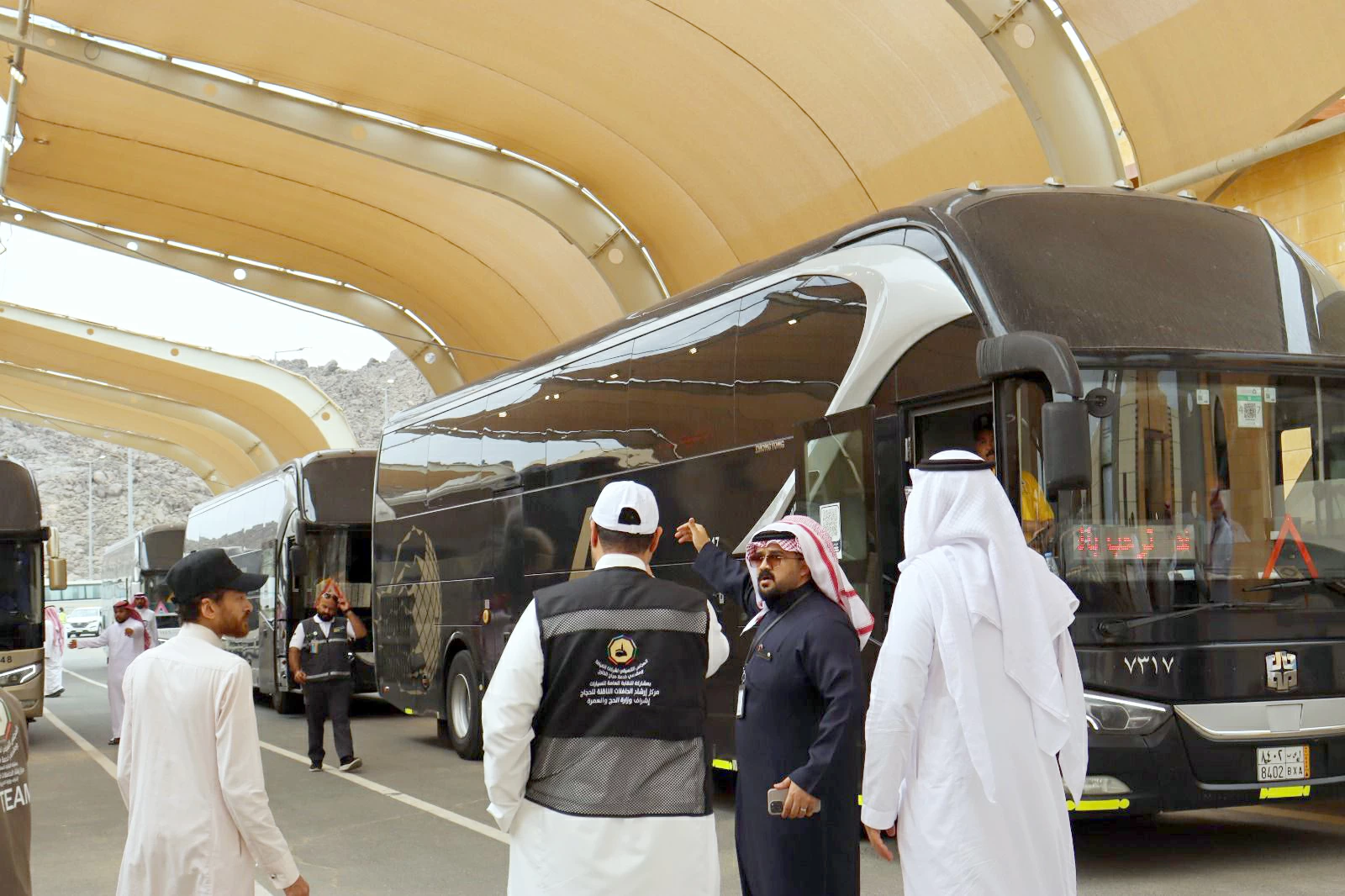 
رفع مستوى الجاهزية التشغيلية بما يضمن انسيابية حركة الحافلات. (واس) 