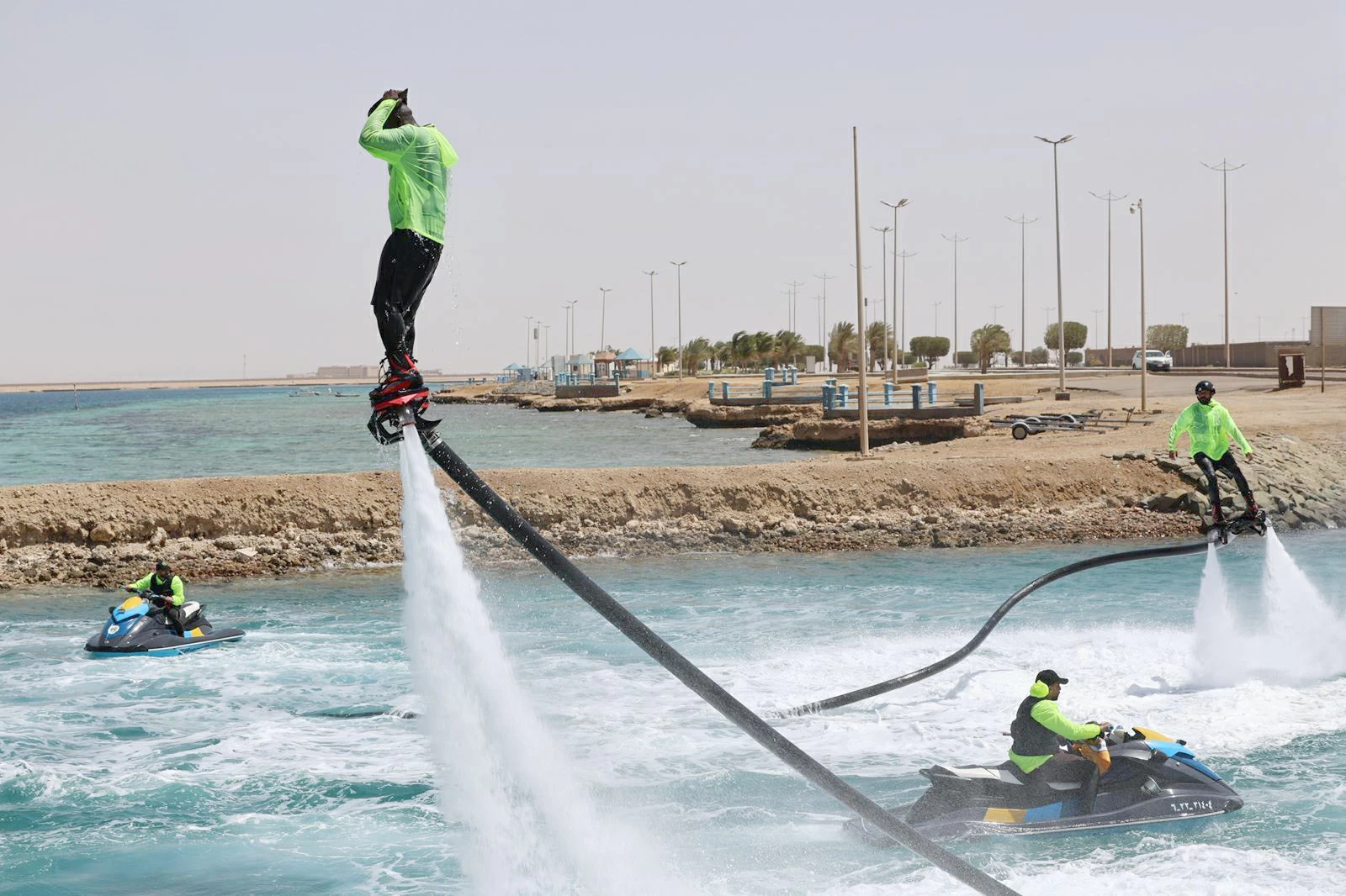 
التركيزعلى مهارات استخدام جهاز اللوح الطائر من خلال الجمع بين التدريب النظري والتطبيق العملي. (واس) 