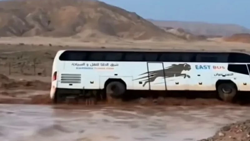 أقوى من التوقعات.. عاصفة رعدية وسيول جارفة تضرب مصر وتحرك لإنقاذ العالقين