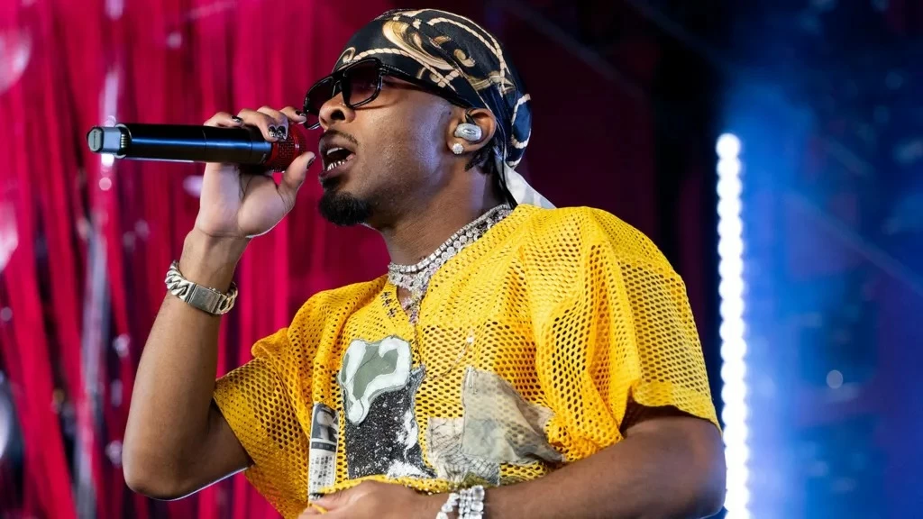 وشم متطابق يقود للقبض على مغنٍ أمريكي متهم بقتل مراهقة!