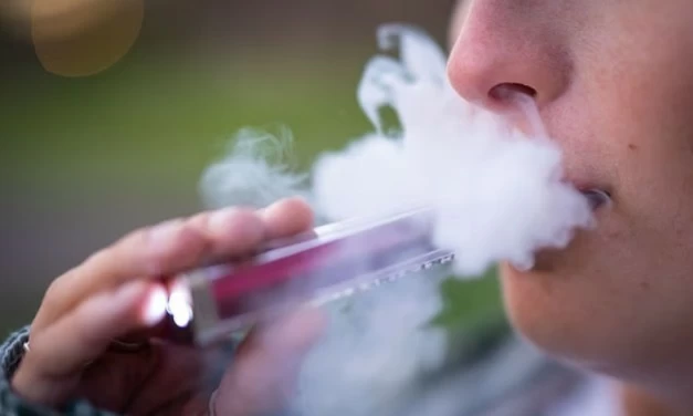 يستخدم أكثر من 5.5 مليون شخص في المملكة المتحدة السجائر الإلكترونية.