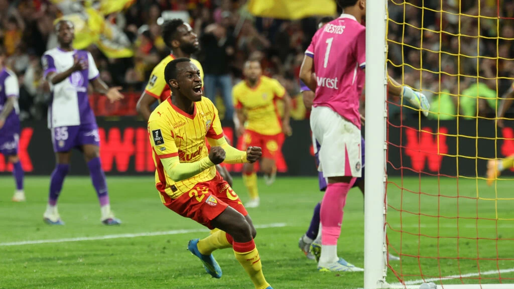 عاجل | سعود عبد الحميد «بطل ريمونتادا» لانس أمام تولوز. للاطلاع على 