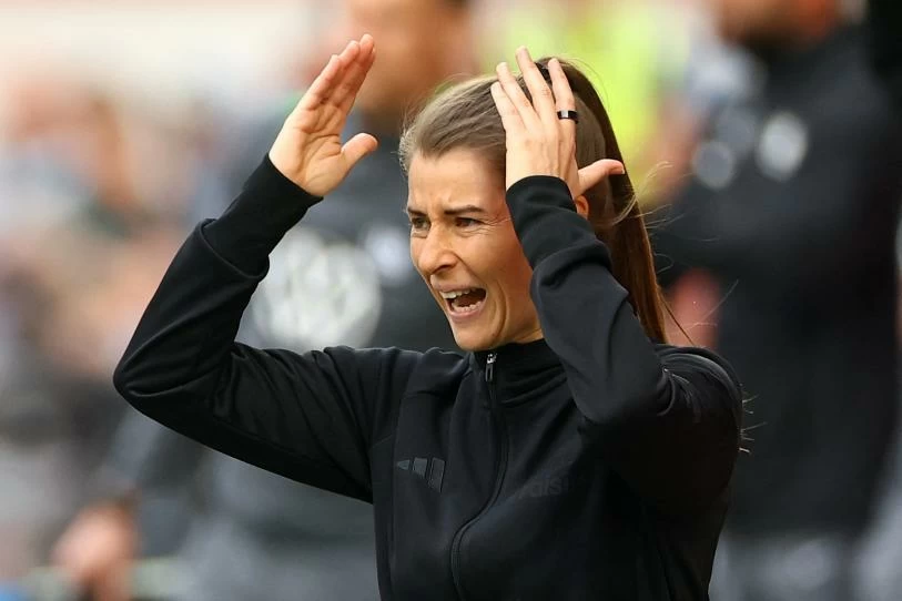 ماري لويز إيتا أول امرأة تقود فريقاً في ​دوري الأضواء الألماني.