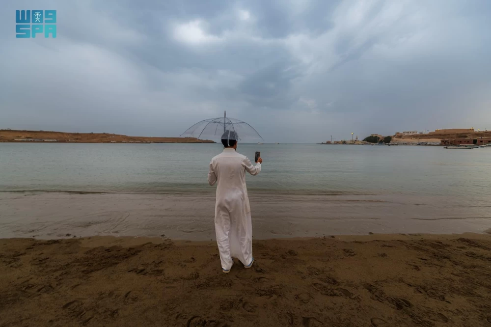 عاجل | رياح وغبار في مكة والجموم اليوم.. أمطار في جازان والمدينة وتنبيهات في حائل. للاطلاع على 