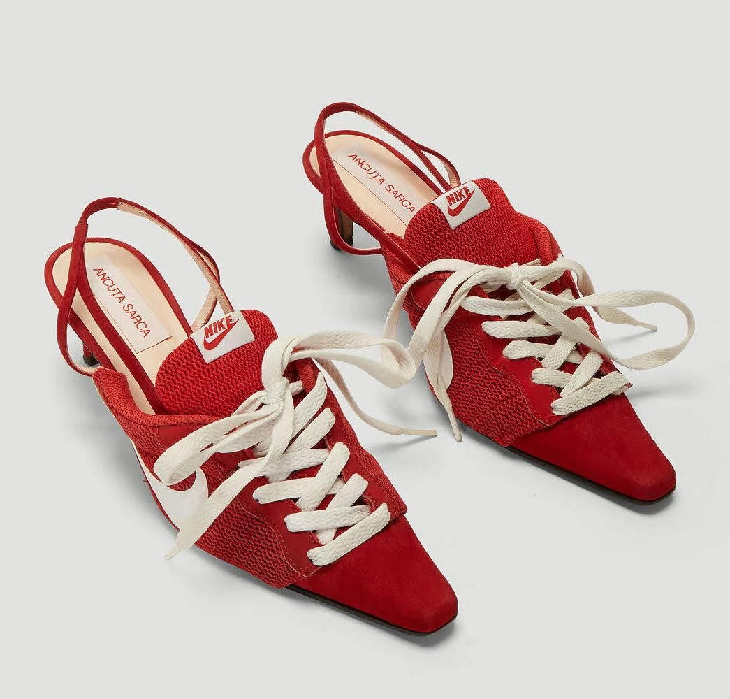 «السنيكرز هيلز».. يعود بقوة ويكسر القواعد التقليدية