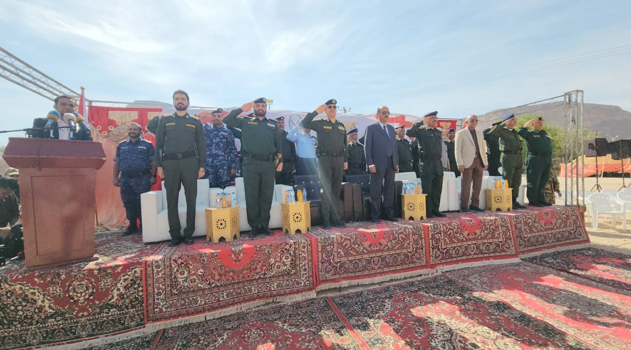 القيادات الأمنية خلال حفل دمج القوات الأمنية في حضرموت.