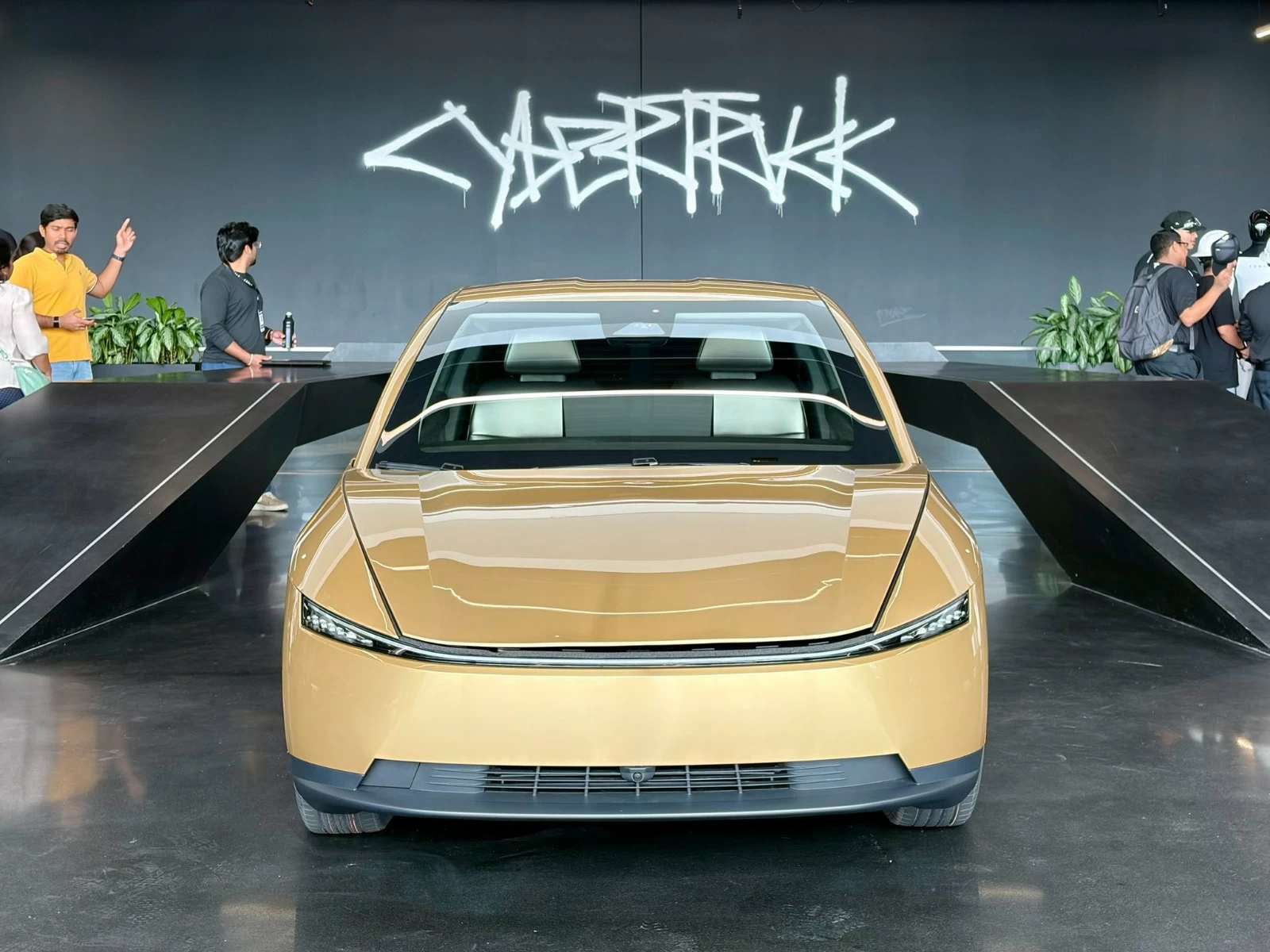 تاكسي المستقبل بدون سائق.. أيلون ماسك يعلن بدء الإنتاج الرسمي لـ«سايبر كاب»