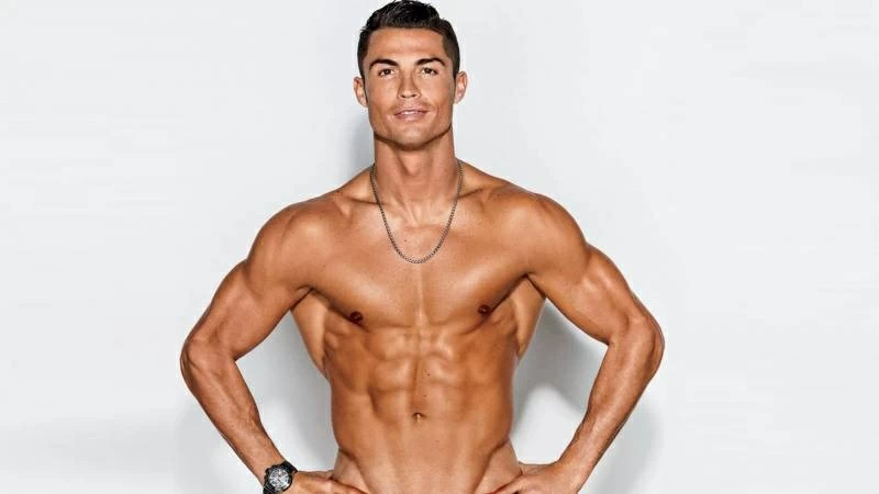 أسرار «الآلة» التي لا تشيخ.. طاهي كريستيانو رونالدو يكشف نظام غذائه «العسكري» 