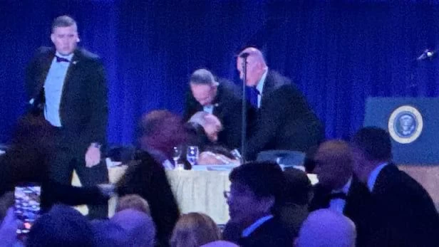 إطلاق نار في «عشاء مراسلي البيت الأبيض».. إجلاء ترمب والقبض على المشتبه به