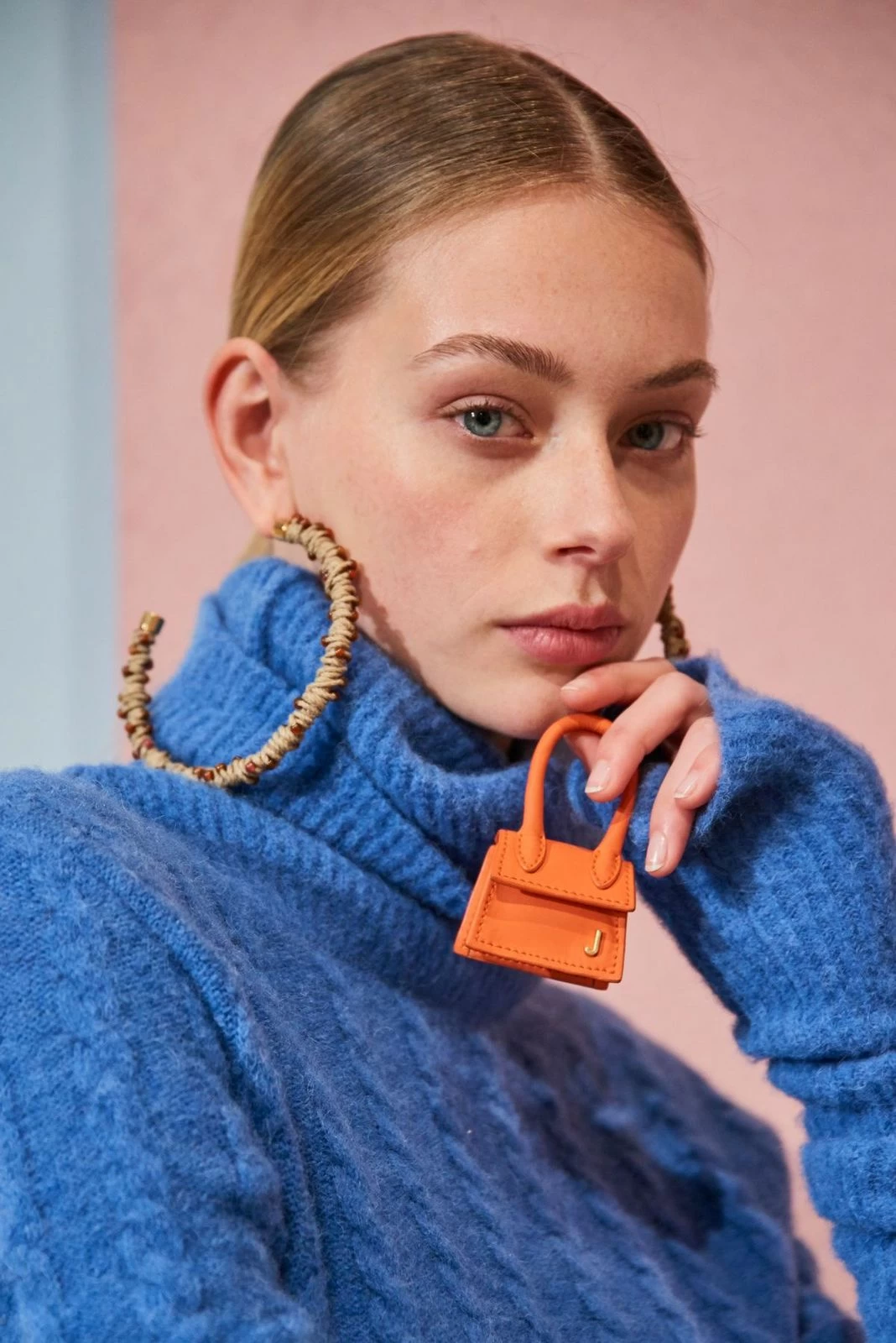 الحقائب المايكرو: موضة أنيقة أم قطعة ديكور بلا فائدة؟ 