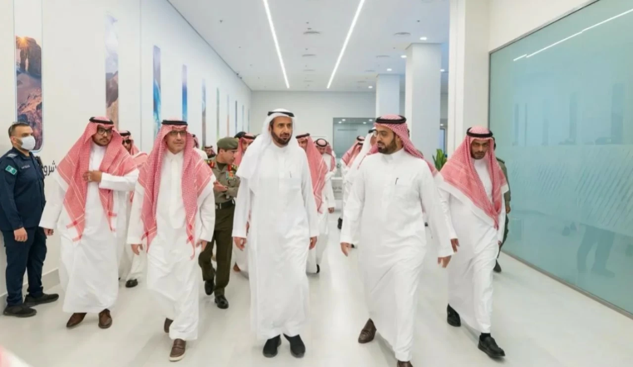 وزير الحج والعمرة يتفقد الاستعدادات الجارية لاستقبال ضيوف الرحمن في منفذ الحديثة