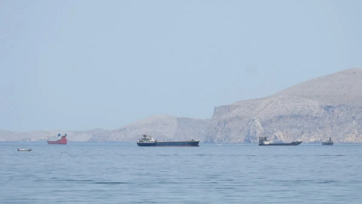 سفن وقوارب في مضيق هرمز