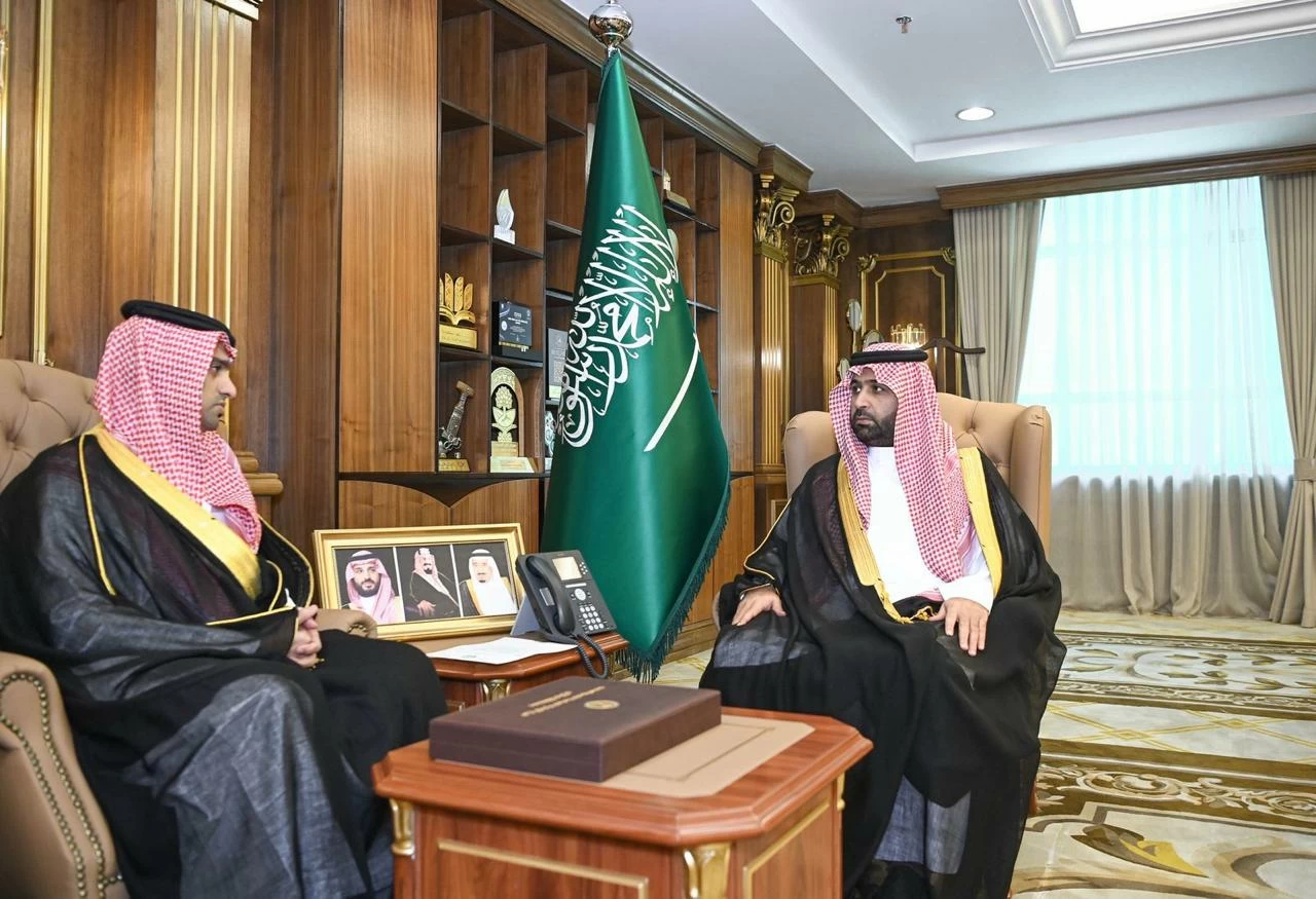 أمير جازان ونائبه يلتقيان مدير فرع إدارة المجاهدين بالمنطقة