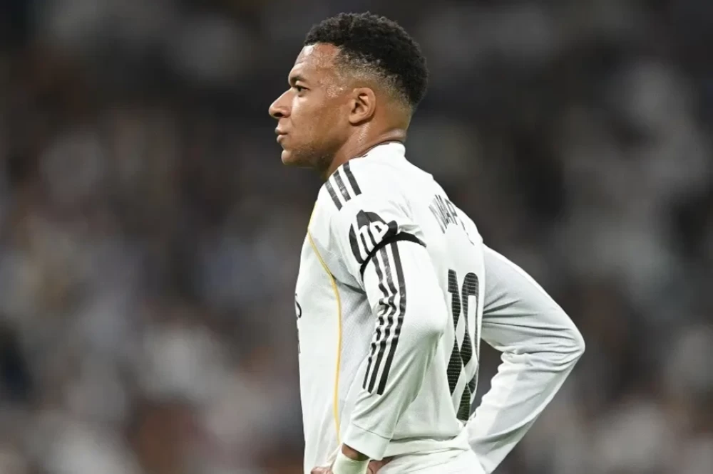 أكثر من ربع مليون توقيع يشعل أزمة مبابي ومدريد