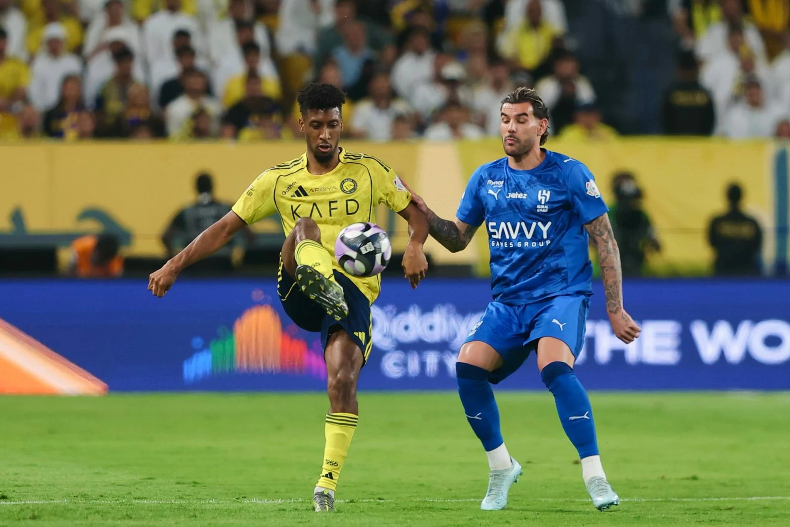 من يخطف دوري روشن النصر أم الهلال