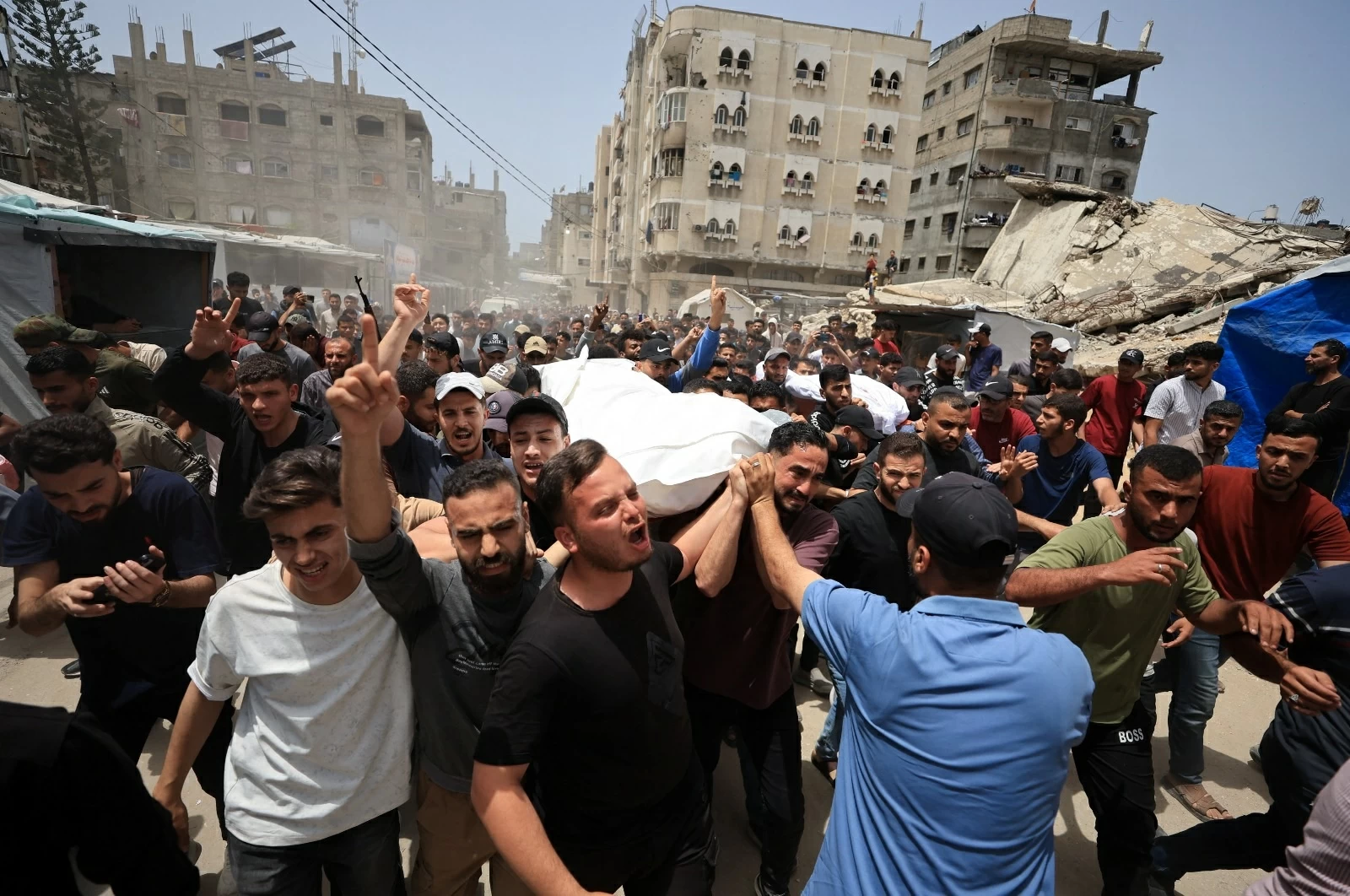 غارات إسرائيلية تودي بحياة فلسطينيين في غزة بينهم ضحايا استهداف طابور طعام