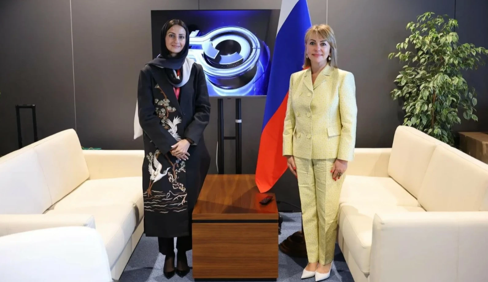 سارة بنت بندر تبحث مع وزيرة الزراعة الروسية التوجهات الإستراتيجية لمجلس التمور