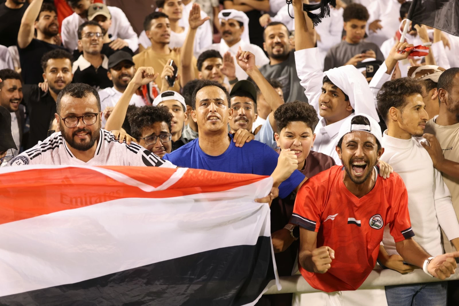 رئيس الوزراء يكافئ لاعبي منتخب اليمن