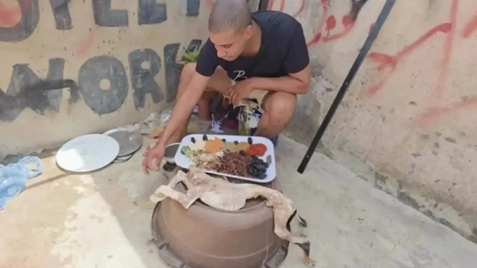 بدل الخروف.. بلوغر عربي يشوي كلباً ويفجّر غضب «السوشيال ميديا». للاطلاع على 