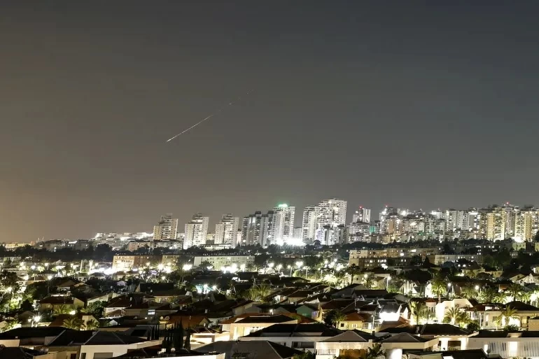 إسرائيل أكدت أن منظومة الدفاع الجوي اعترضت صواريخ إيران