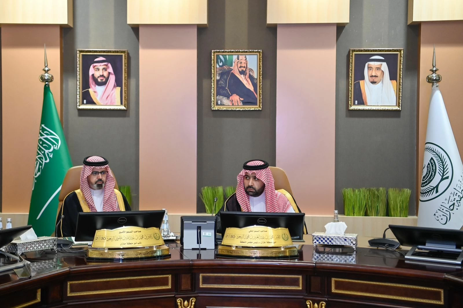 أمير جازان يرأس اجتماع المحافظين
