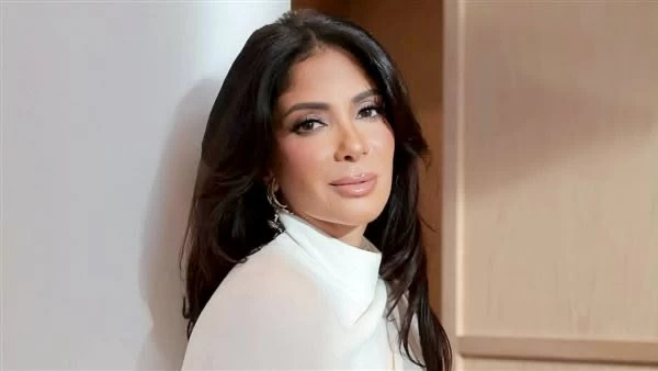 منى زكي ترفض التنازل وتواصل ملاحقة المسيئين قانونيّاً.. ونقا