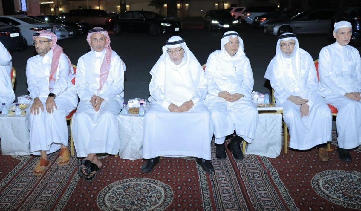 آل الدخيل وآل بكر يستقبلون المواسين في وفاة فقيدهم