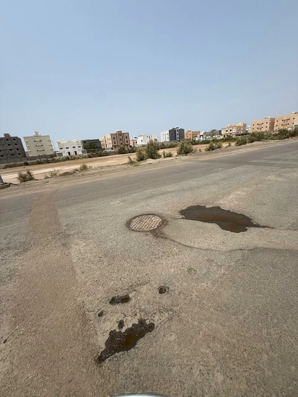 
تدهور الطرق وانتشار المطبات العشوائية. 