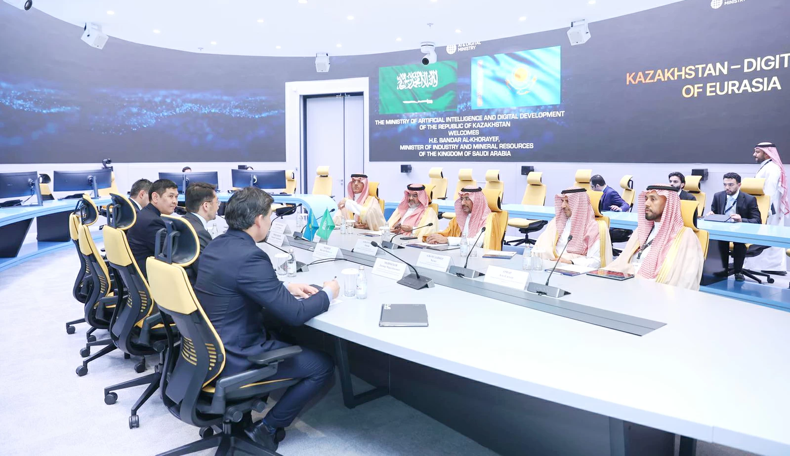 
الاجتماع بحث سبل تعزيز العلاقات الاقتصادية وتوسيع الشراكات الاستثمارية بين البلدين. (واس) 