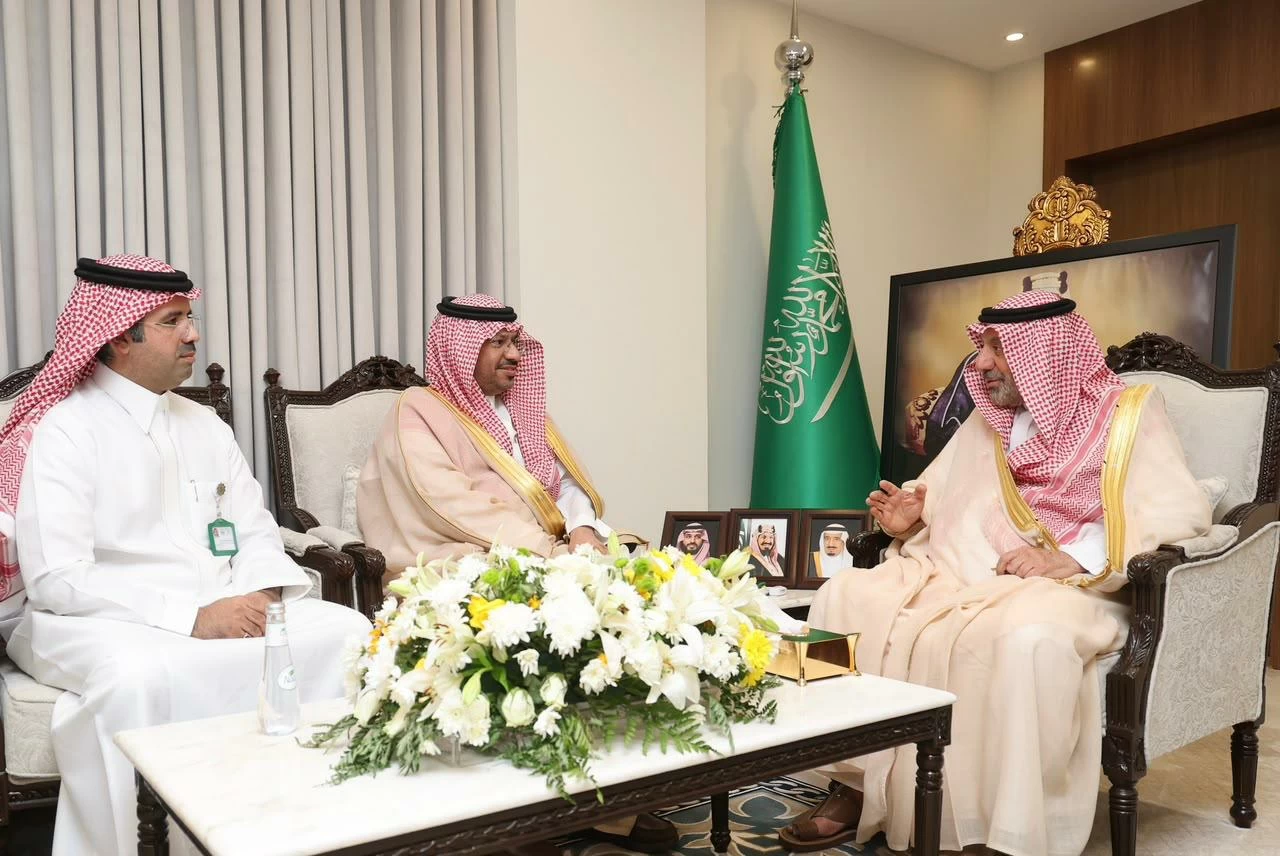 أمير نجران يطلع على أعمال ومهمات مكتب وحدة الرؤية بالإمارة