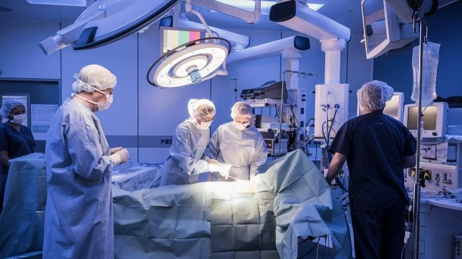 عاجل | دخلت المستشفى لعلاج ركبتها اليمنى.. فاستيقظت لتكتشف الكارثة ! للاطلاع على 