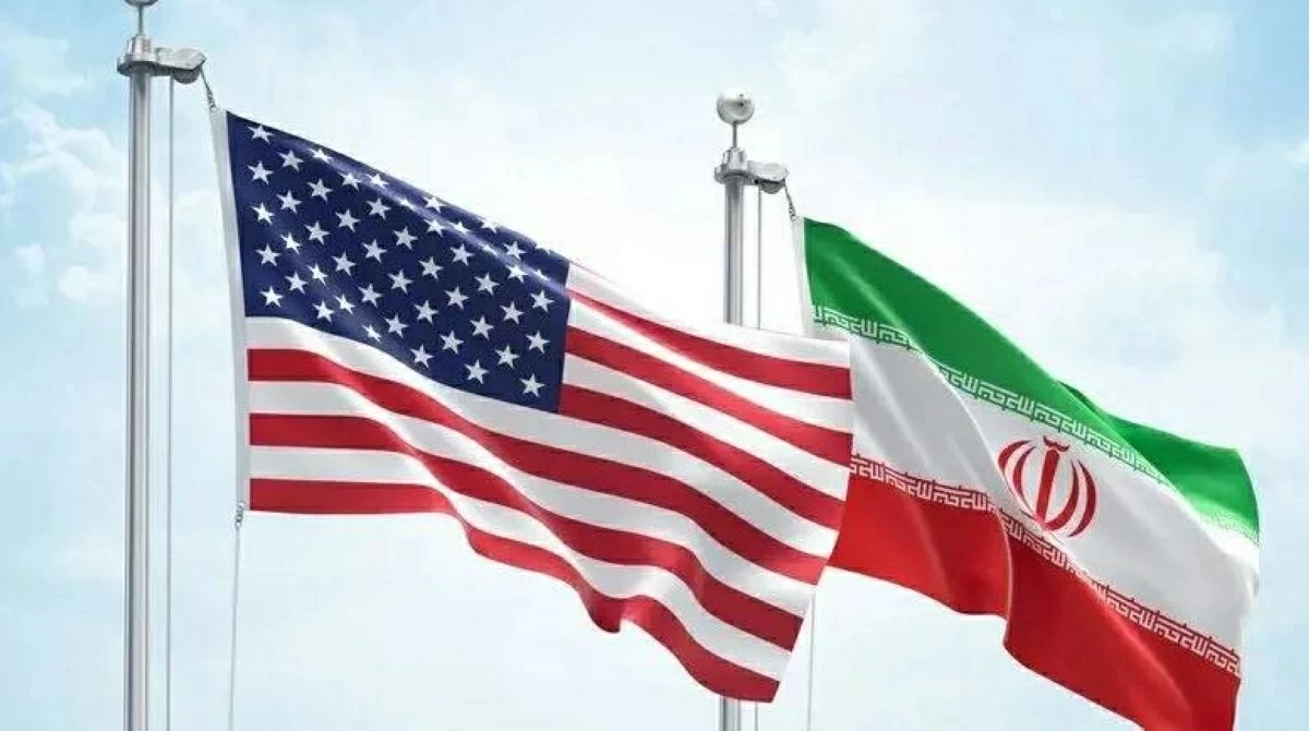  العلمان الأمريكي والإيراني.