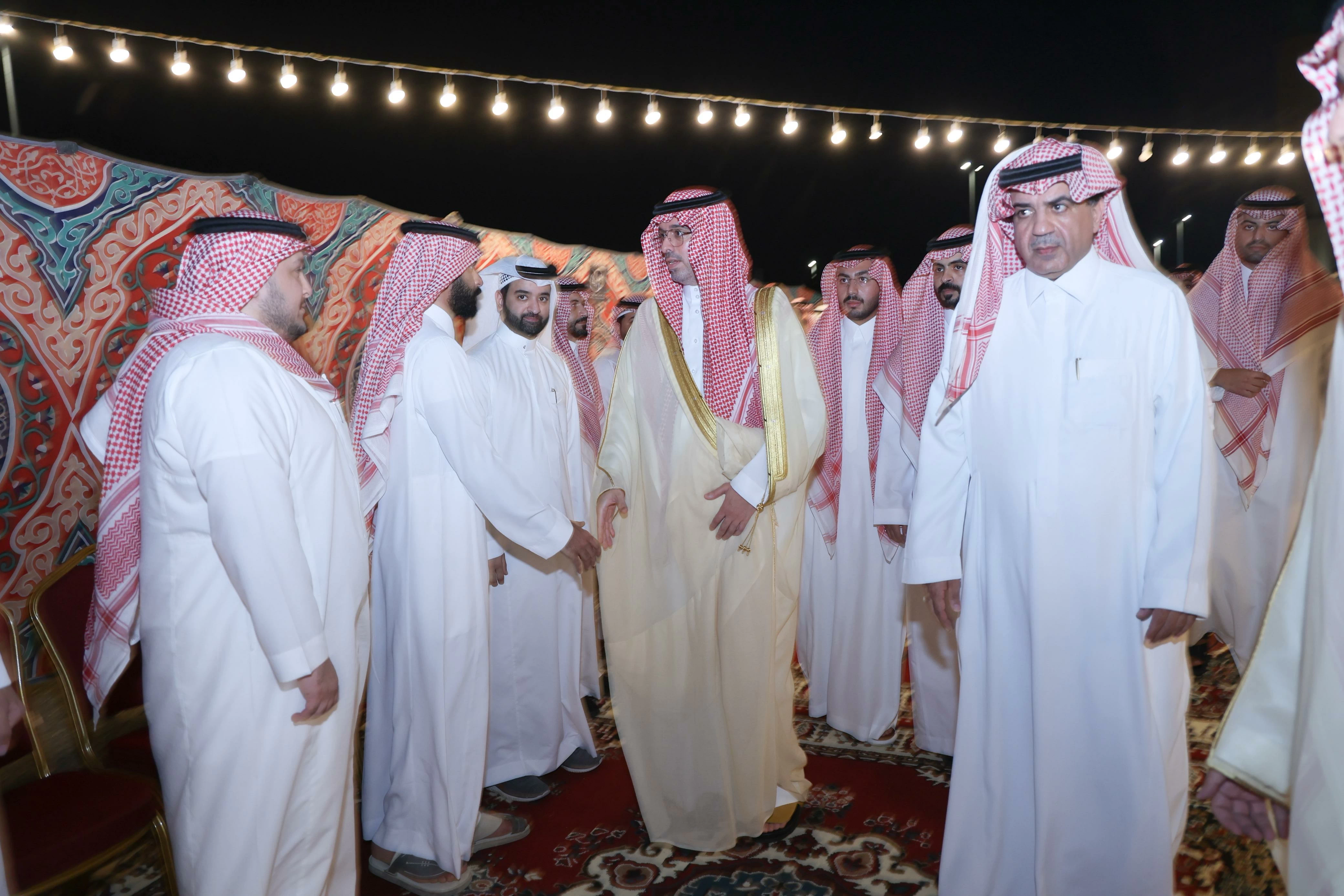 السعوديه – محافظ جدة وسعود بن خالد يعزون مدير عام مؤسسة عكاظ في وفاة شقيقه أحمد – أخبار السعودية السعوديه – محافظ جدة وسعود بن خالد يعزون مدير عام مؤسسة عكاظ في وفاة شقيقه أحمد – أخبار السعودية