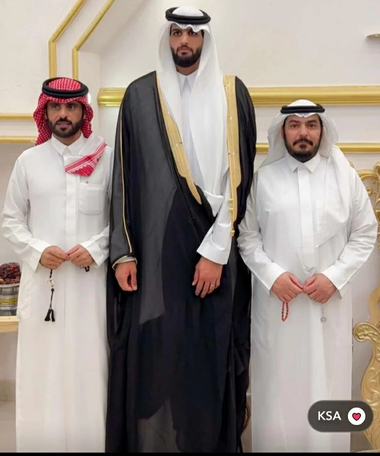 الرشيدي أطول عريس في أسرته يحتفل بزفافه